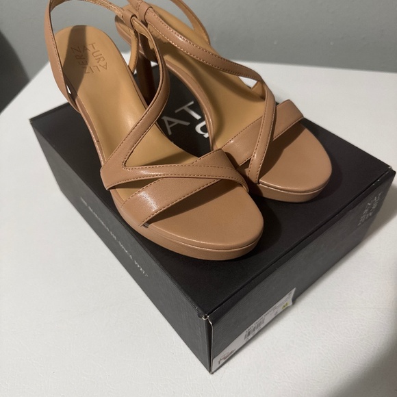 Naturalized Abby Heels Taupe Smooth New with box - Picture 1 of 3